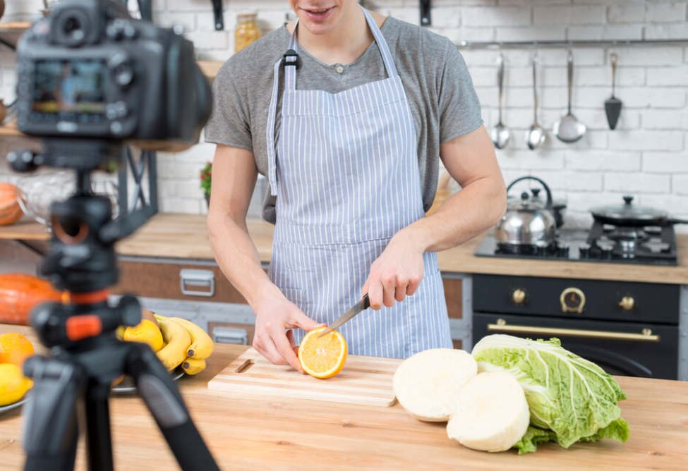 cooking vlogger